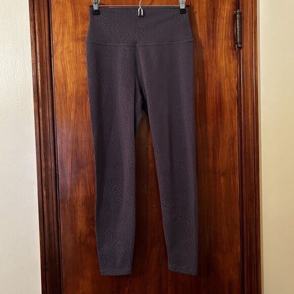 Beyond Yoga Leggings Gray Feline Jacquard Shadow High Waisted Midi Women's Small - Picture 2 of 8